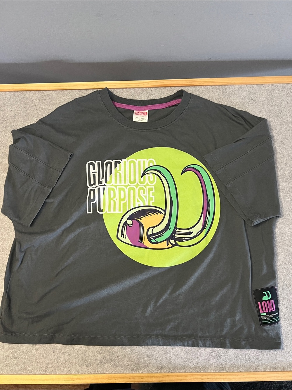 Marvel Loki Cropped Tee T-Shirt size M